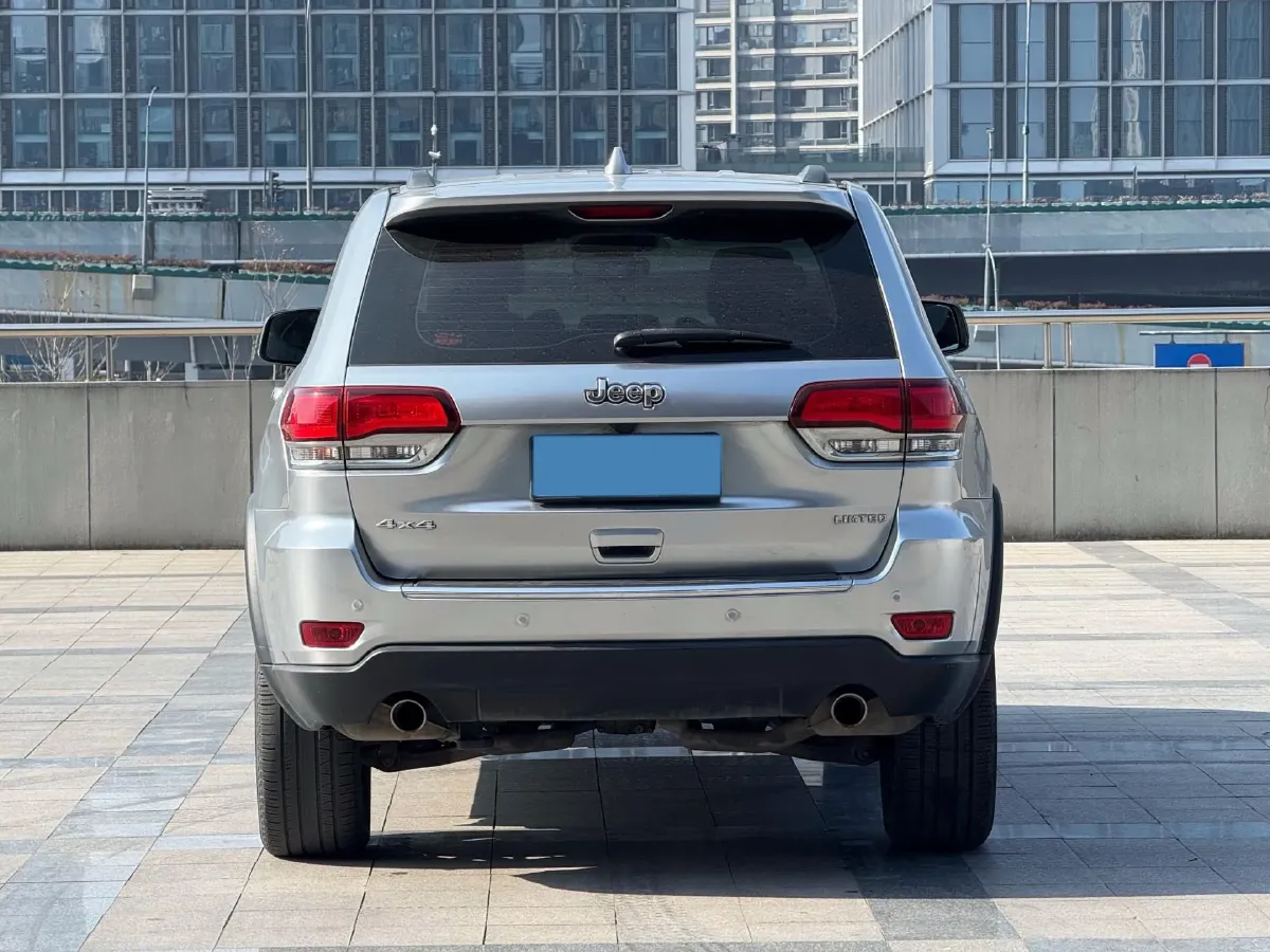 2020 Jeep Grand Cherokee 3.0L 234HP V6 8AT,autocango,china used car exporter,china ev exporter,chinese used car exporter,chinese used ev exporter