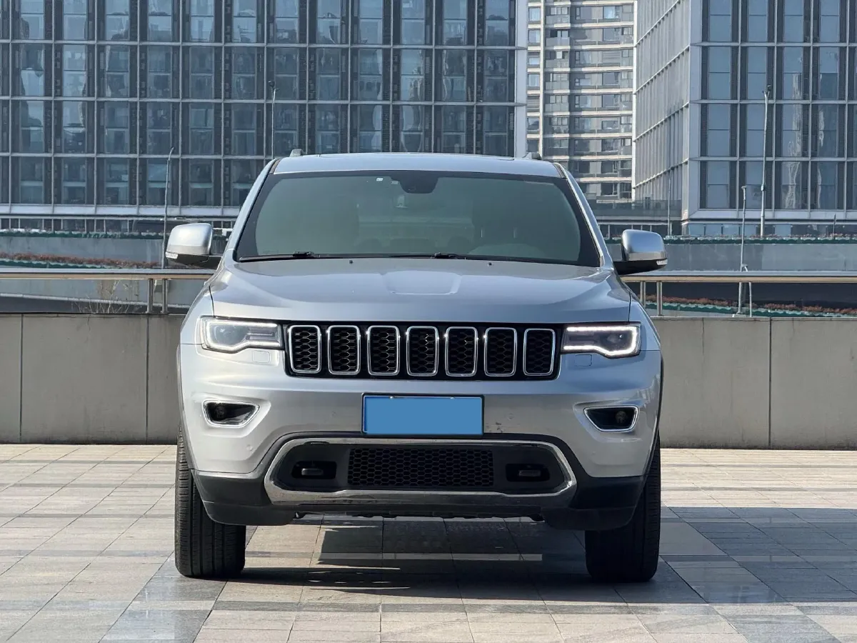 2020 Jeep Grand Cherokee 3.0L 234HP V6 8AT,autocango,china used car exporter,china ev exporter,chinese used car exporter,chinese used ev exporter