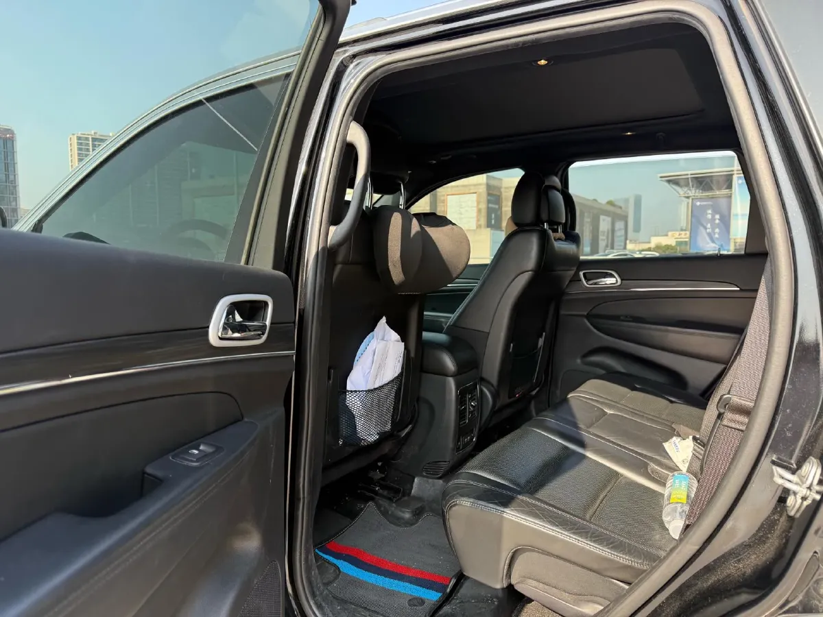 2020 Jeep Grand Cherokee 3.0L 234HP V6 8AT,autocango,china used car exporter,china ev exporter,chinese used car exporter,chinese used ev exporter