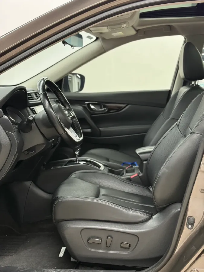 2020 Nissan X-Trail 2.0L 154HP L4 CVT,autocango,china used car exporter,china ev exporter,chinese used car exporter,chinese used ev exporter