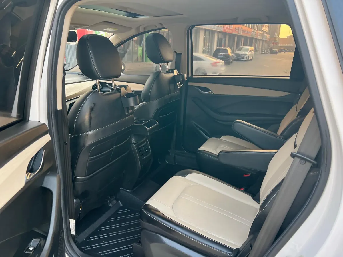 2019 BaoJun 360 1.5L 105HP L4 6MT,autocango,china used car exporter,china ev exporter,chinese used car exporter,chinese used ev exporter