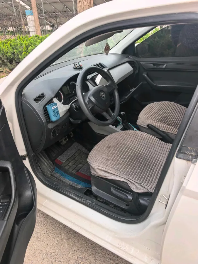 2017 Skoda Fabia 1.4L 90HP L4 6AT,autocango,china used car exporter,china ev exporter,chinese used car exporter,chinese used ev exporter