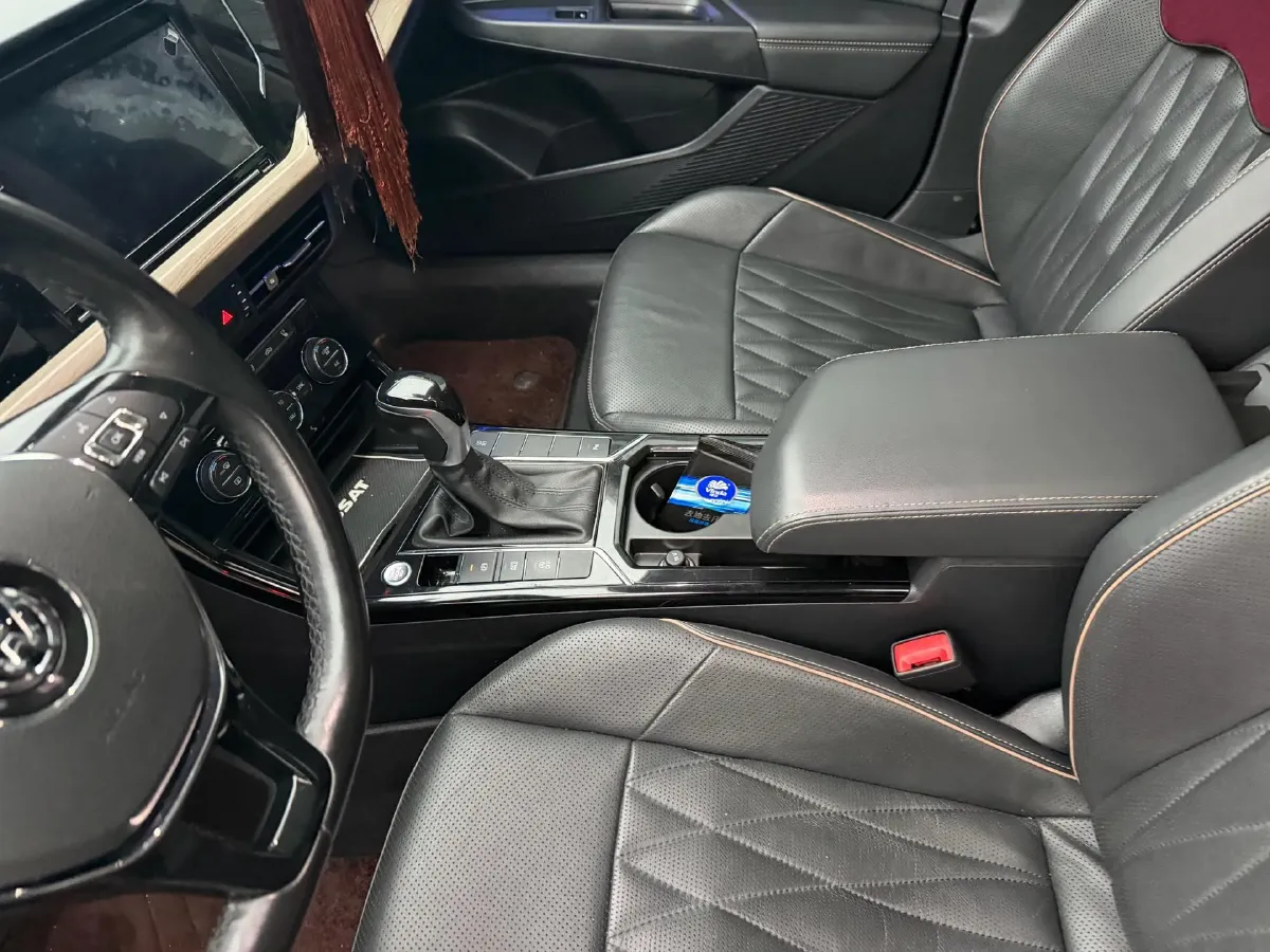 2019 Volvo V40 1.5T 152HP L4 6AT,autocango,china used car exporter,china ev exporter,chinese used car exporter,chinese used ev exporter