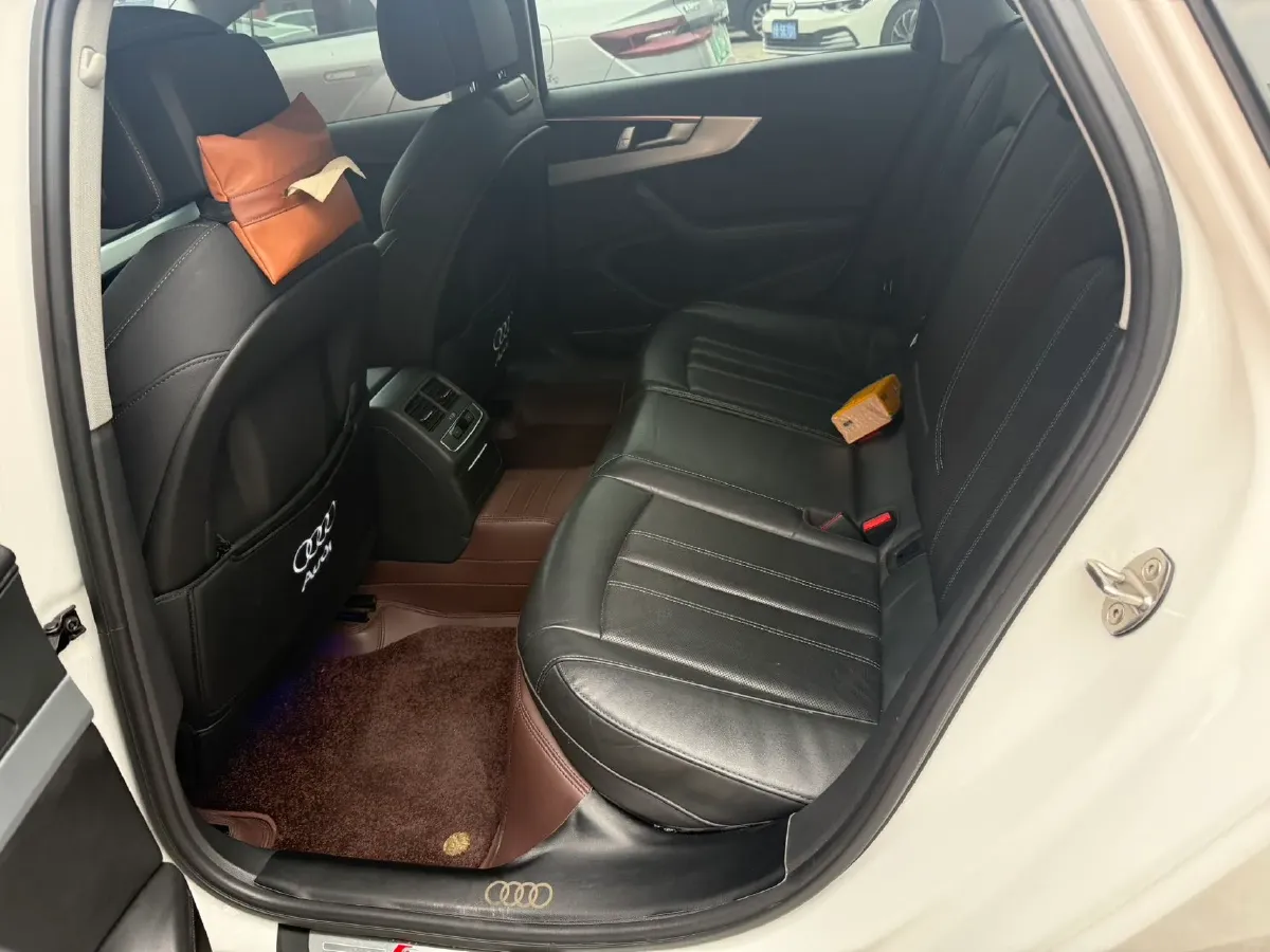 2020 Audi A4L 2.0T 190HP L4 7DCT,autocango,china used car exporter,china ev exporter,chinese used car exporter,chinese used ev exporter