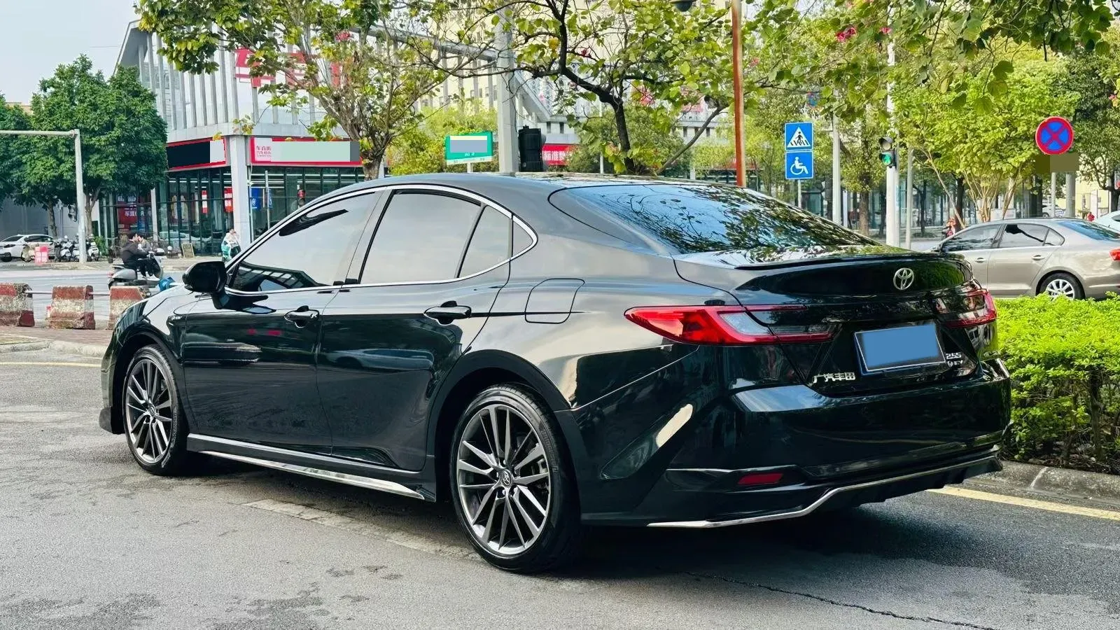 2024 Toyota Camry 2.5L 185HP L4 E-CVT Hybrid,autocango,china used car exporter,china ev exporter,chinese used car exporter,chinese used ev exporter