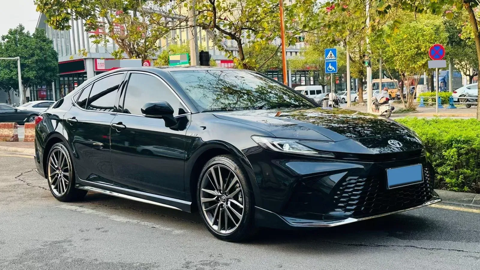 2024 Toyota Camry 2.5L 185HP L4 E-CVT Hybrid,autocango,china used car exporter,china ev exporter,chinese used car exporter,chinese used ev exporter