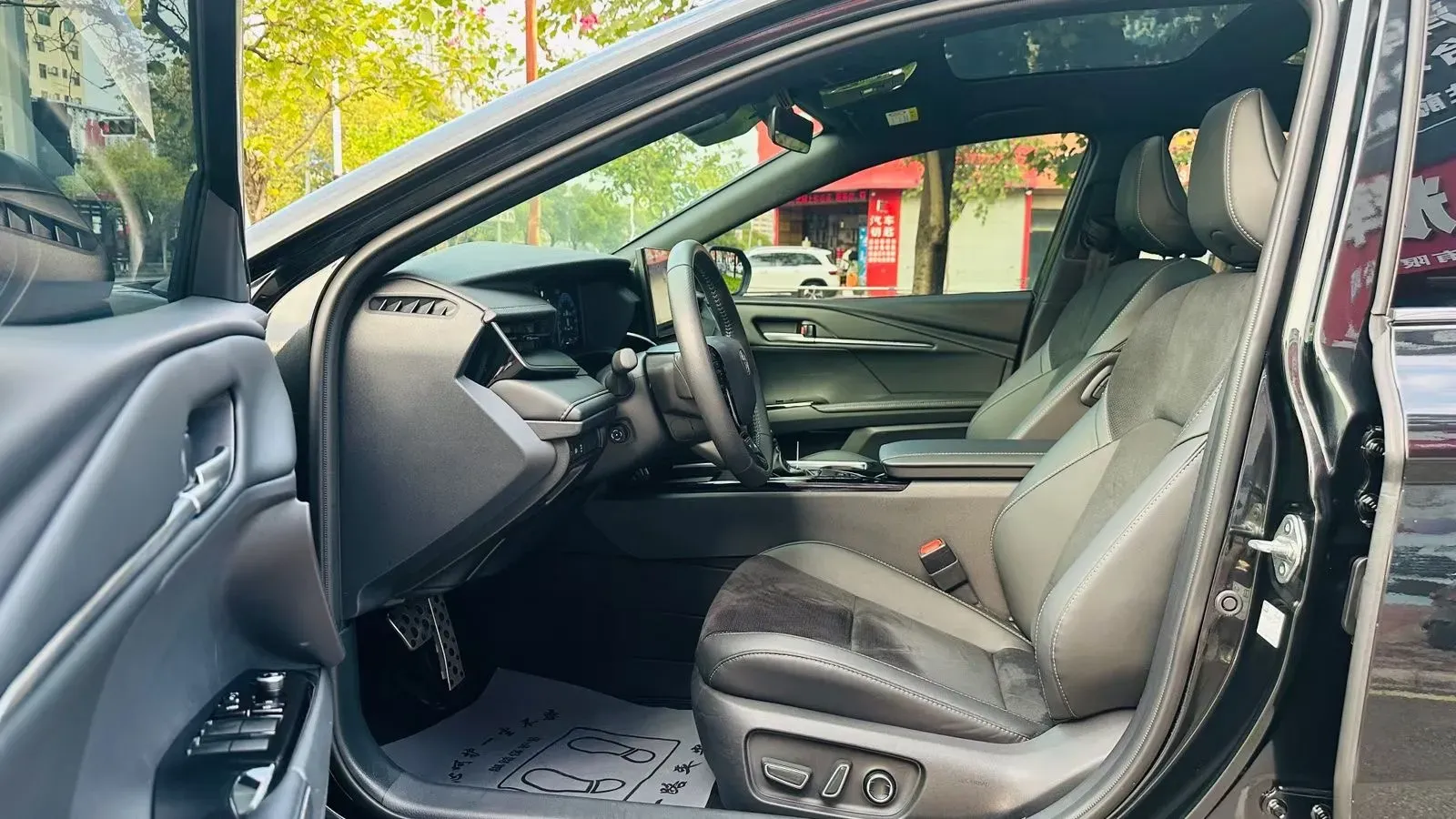 2024 Toyota Camry 2.5L 185HP L4 E-CVT Hybrid,autocango,china used car exporter,china ev exporter,chinese used car exporter,chinese used ev exporter