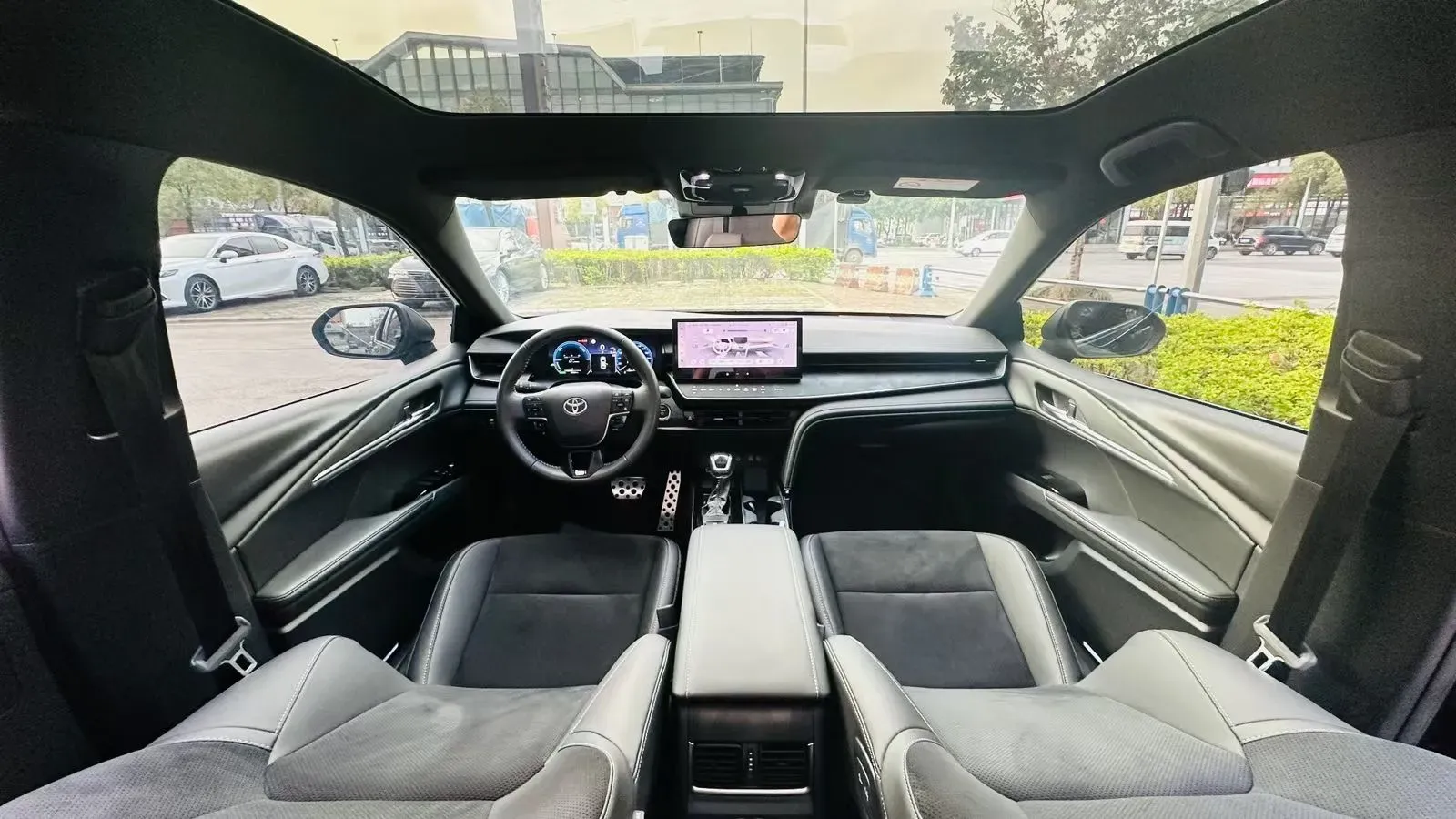 2024 Toyota Camry 2.5L 185HP L4 E-CVT Hybrid,autocango,china used car exporter,china ev exporter,chinese used car exporter,chinese used ev exporter