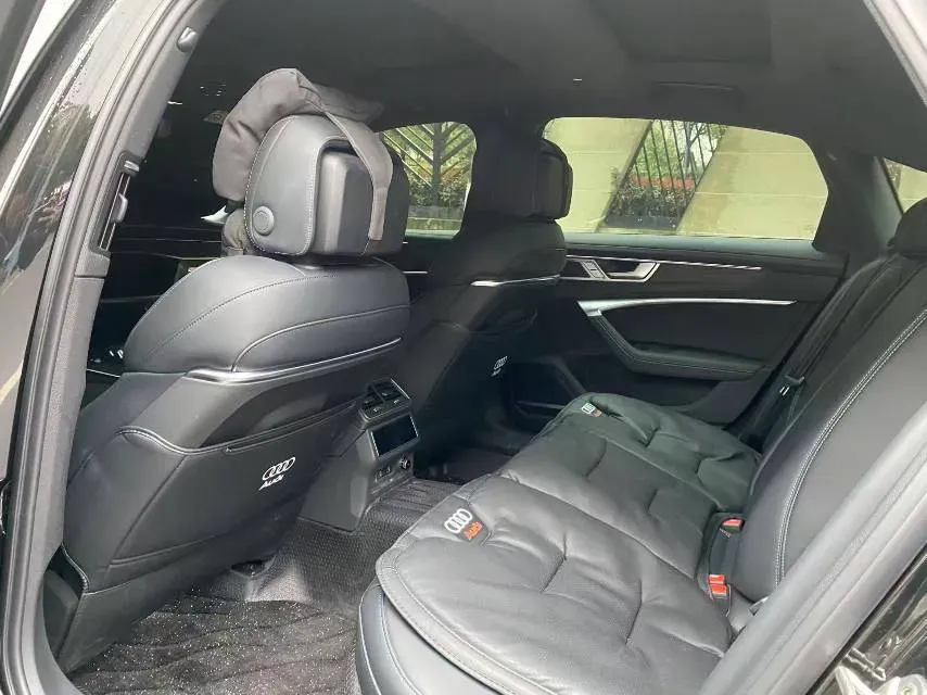 2025 Audi A6L 2.0T 245HP L4 7DCT,autocango,china used car exporter,china ev exporter,chinese used car exporter,chinese used ev exporter