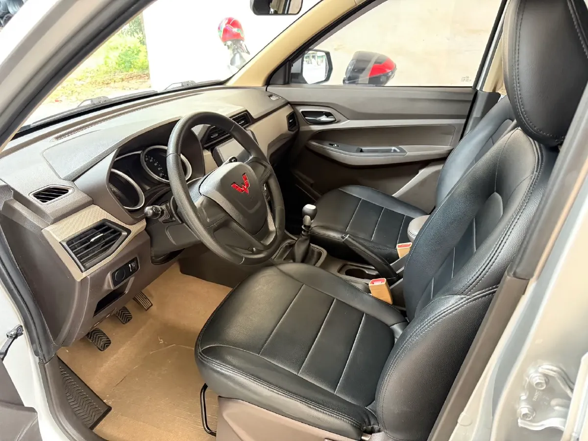 2021 WuLing RongGuang New Truck 1.5L 99HP L4 5MT,autocango,china used car exporter,china ev exporter,chinese used car exporter,chinese used ev exporter