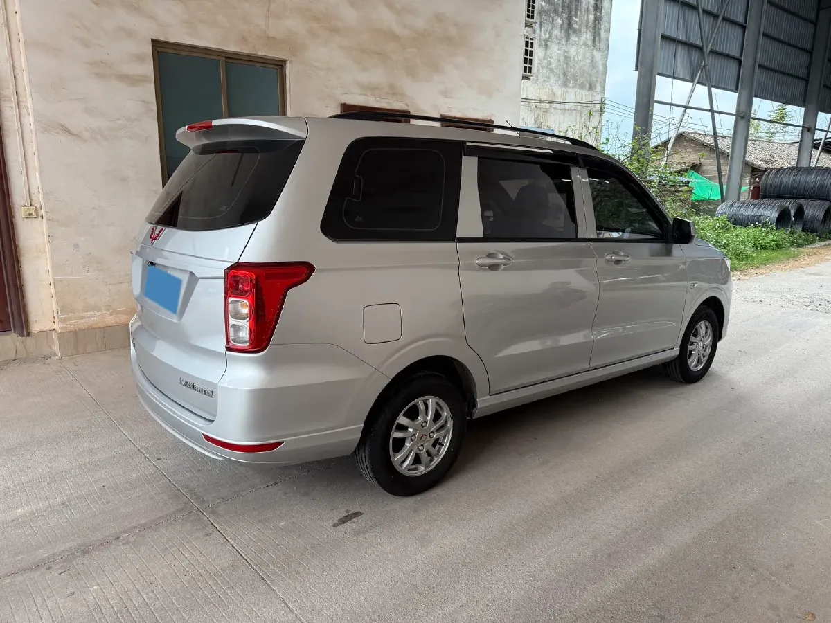 2021 WuLing RongGuang New Truck 1.5L 99HP L4 5MT,autocango,china used car exporter,china ev exporter,chinese used car exporter,chinese used ev exporter