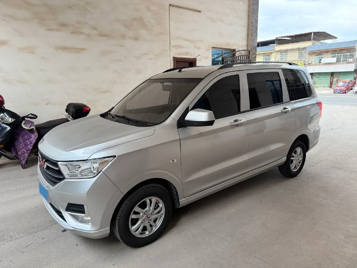 2021 WuLing RongGuang New Truck 1.5L 99HP L4 5MT,autocango,china used car exporter,china ev exporter,chinese used car exporter,chinese used ev exporter