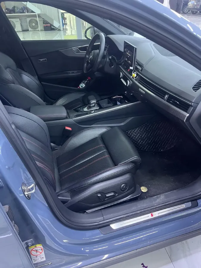 2022 Audi A4L 2.0T 190HP L4 7DCT,autocango,china used car exporter,china ev exporter,chinese used car exporter,chinese used ev exporter