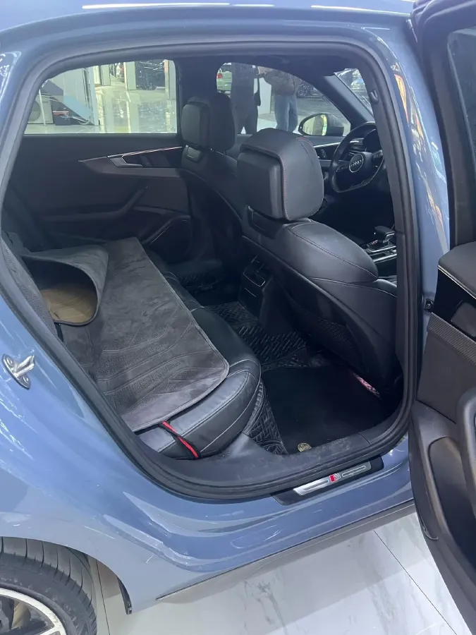 2022 Audi A4L 2.0T 190HP L4 7DCT,autocango,china used car exporter,china ev exporter,chinese used car exporter,chinese used ev exporter