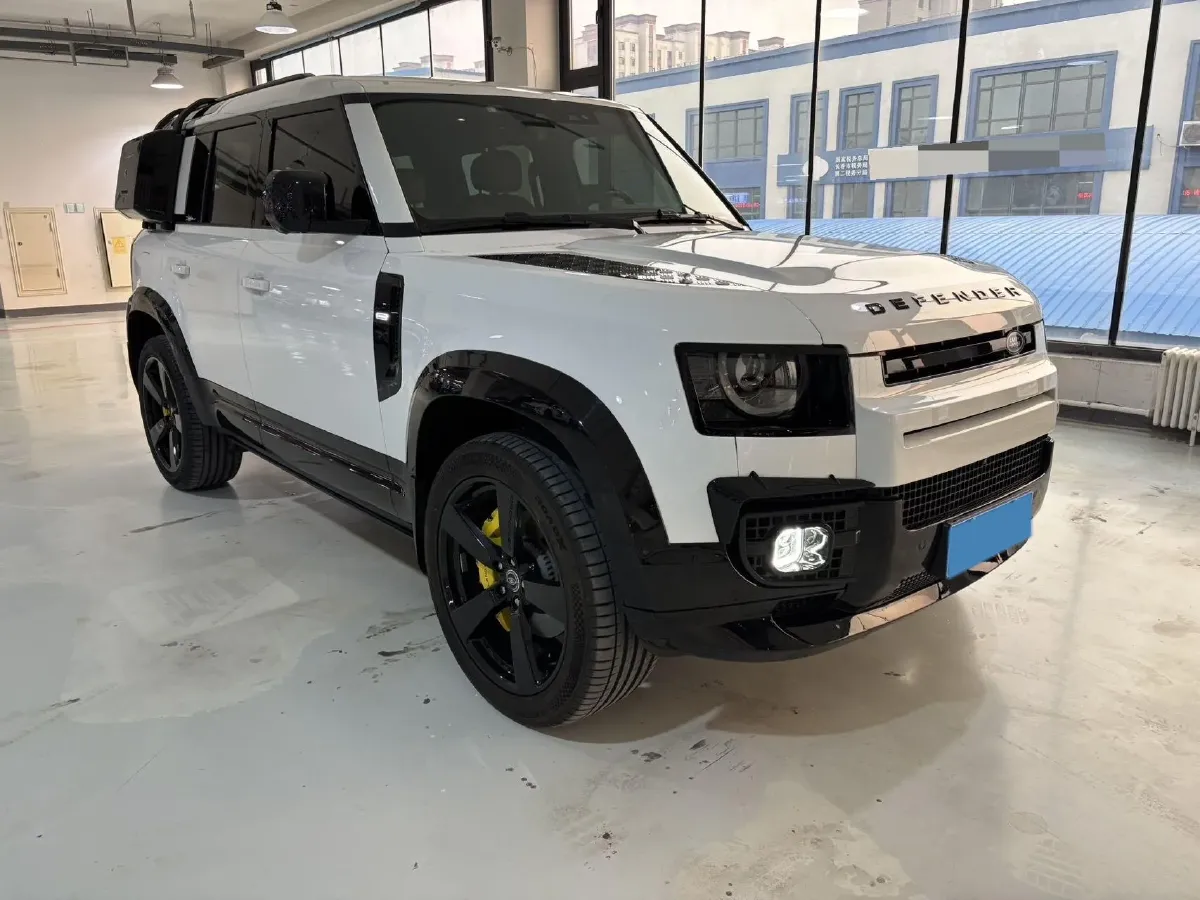 2025 Land Rover Defender 3.0T 400HP L6 8AT,autocango,china used car exporter,china ev exporter,chinese used car exporter,chinese used ev exporter