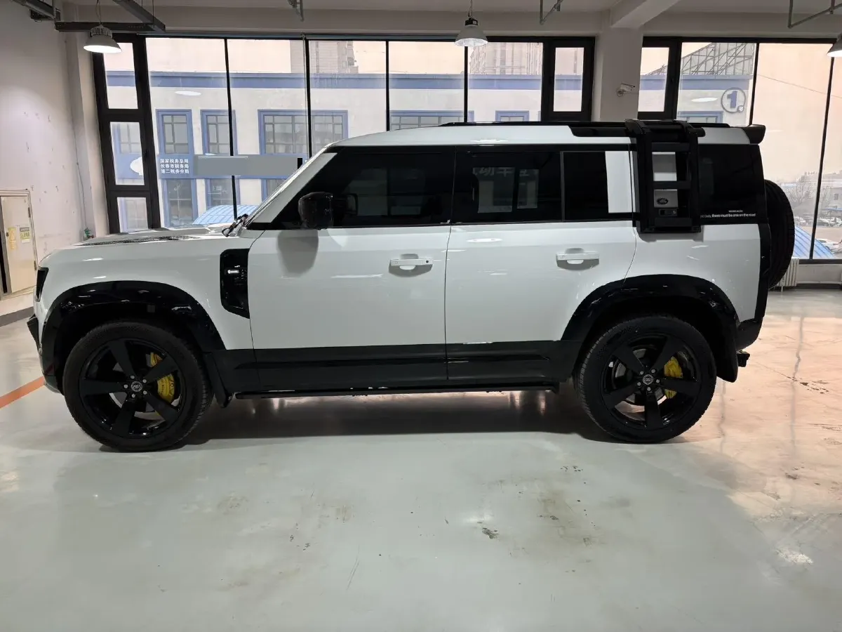 2025 Land Rover Defender 3.0T 400HP L6 8AT,autocango,china used car exporter,china ev exporter,chinese used car exporter,chinese used ev exporter