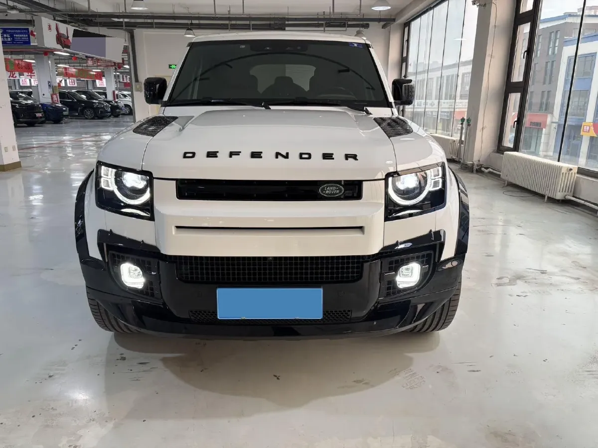 2025 Land Rover Defender 3.0T 400HP L6 8AT,autocango,china used car exporter,china ev exporter,chinese used car exporter,chinese used ev exporter