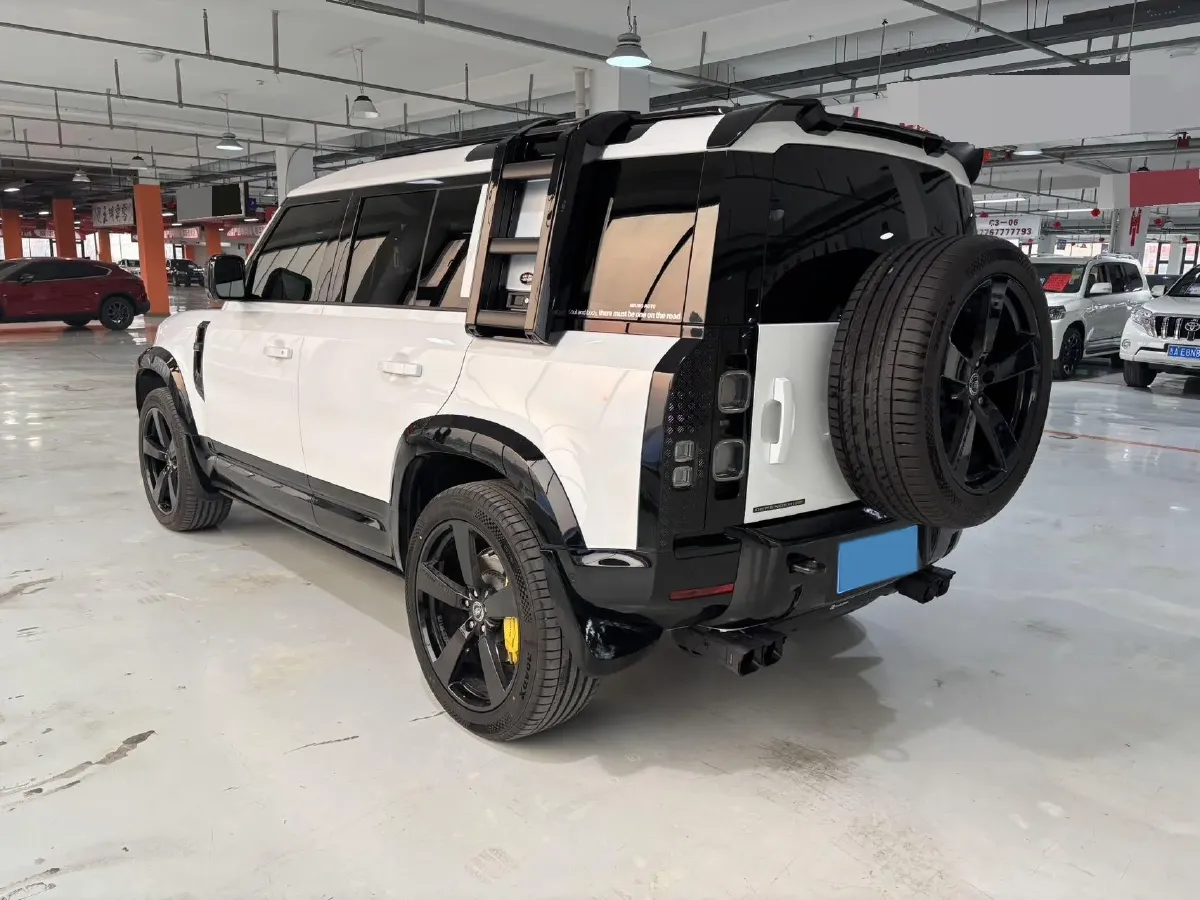 2025 Land Rover Defender 3.0T 400HP L6 8AT,autocango,china used car exporter,china ev exporter,chinese used car exporter,chinese used ev exporter