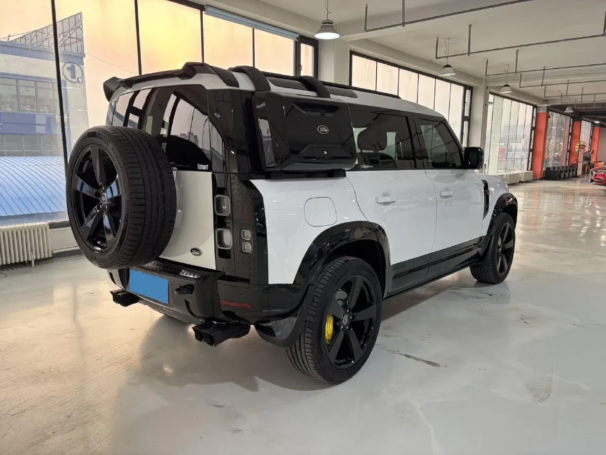 2025 Land Rover Defender 3.0T 400HP L6 8AT,autocango,china used car exporter,china ev exporter,chinese used car exporter,chinese used ev exporter