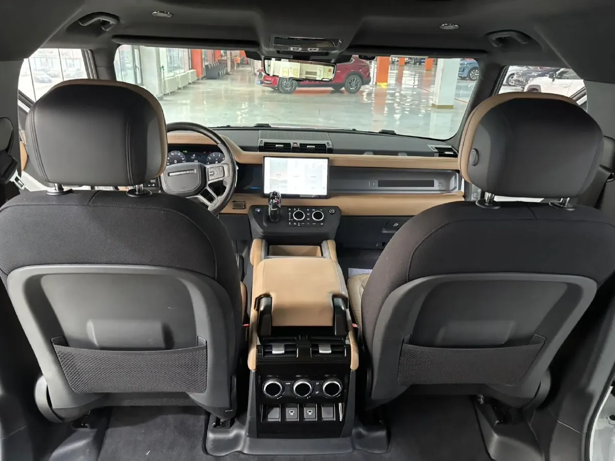 2025 Land Rover Defender 3.0T 400HP L6 8AT,autocango,china used car exporter,china ev exporter,chinese used car exporter,chinese used ev exporter