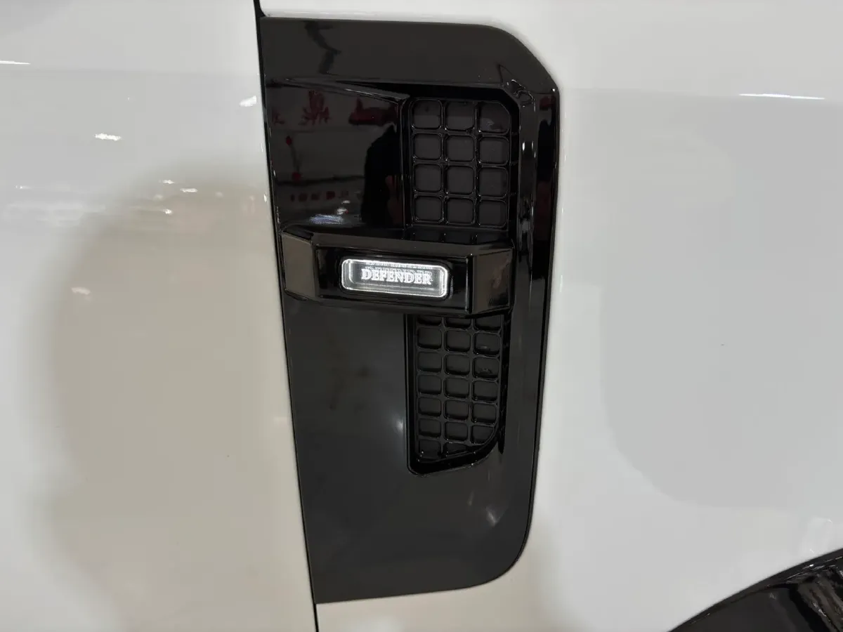 2025 Land Rover Defender 3.0T 400HP L6 8AT,autocango,china used car exporter,china ev exporter,chinese used car exporter,chinese used ev exporter