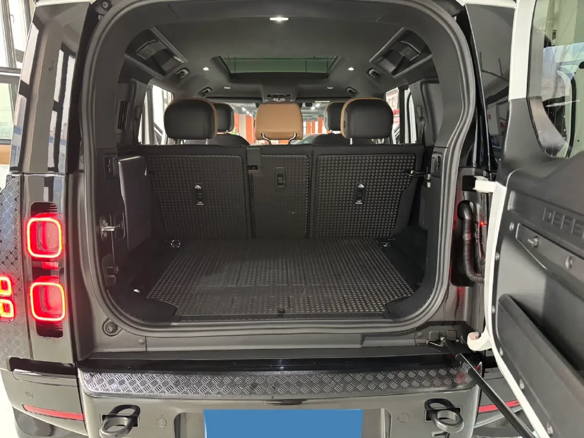 2025 Land Rover Defender 3.0T 400HP L6 8AT,autocango,china used car exporter,china ev exporter,chinese used car exporter,chinese used ev exporter