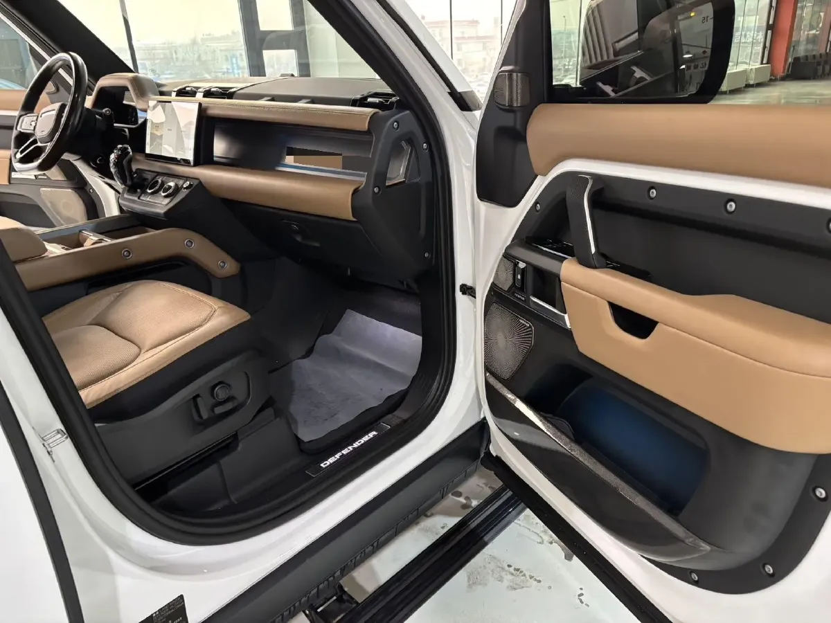 2025 Land Rover Defender 3.0T 400HP L6 8AT,autocango,china used car exporter,china ev exporter,chinese used car exporter,chinese used ev exporter