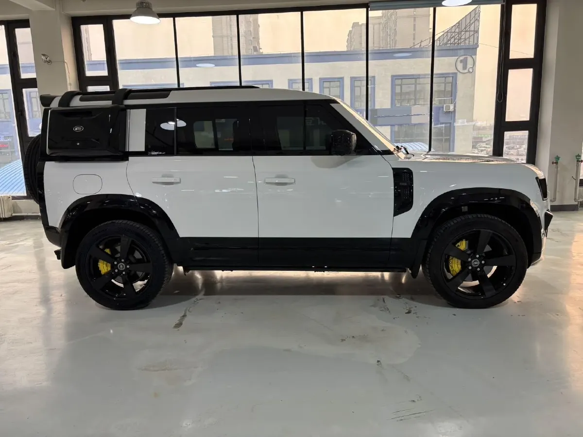 2025 Land Rover Defender 3.0T 400HP L6 8AT,autocango,china used car exporter,china ev exporter,chinese used car exporter,chinese used ev exporter