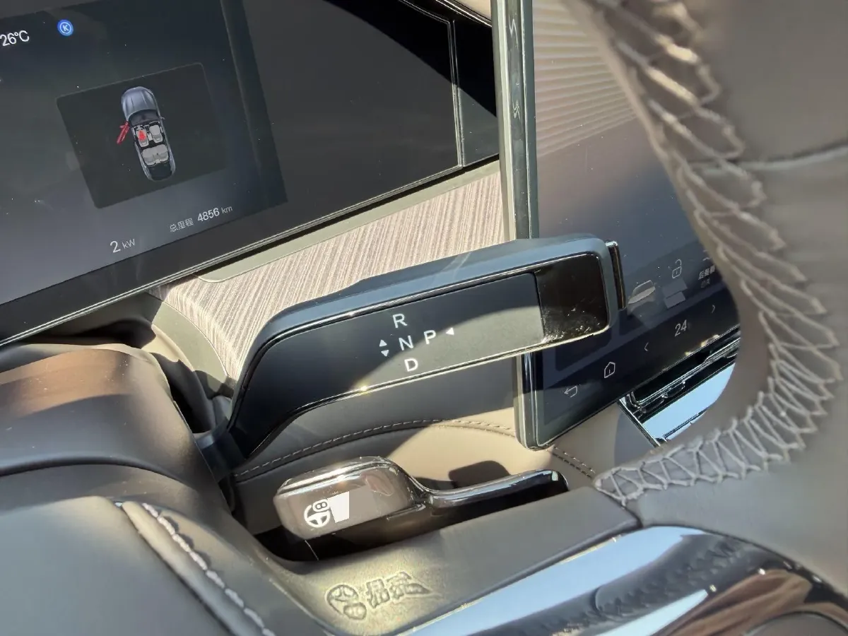 2024 Denza DenzaZ9 2.0T 207HP L4 E-CVT PHEV 38.5KWH,autocango,china used car exporter,china ev exporter,chinese used car exporter,chinese used ev exporter