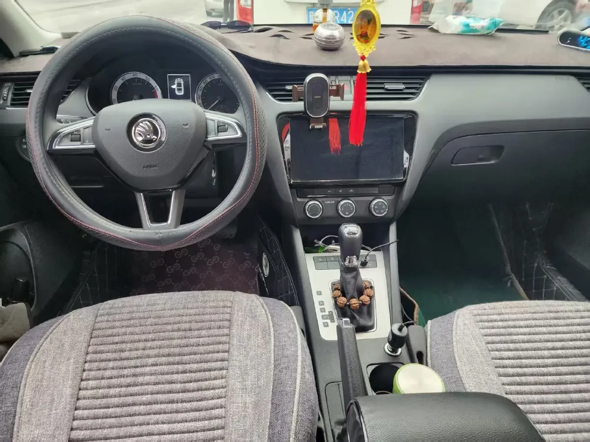 2021 Skoda Octavia 1.5L 113HP L4 6AT,autocango,china used car exporter,china ev exporter,chinese used car exporter,chinese used ev exporter