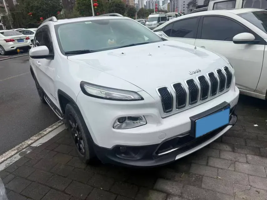 2017 Jeep Cherokee 2.0L 155HP L4 9AT,autocango,china used car exporter,china ev exporter,chinese used car exporter,chinese used ev exporter