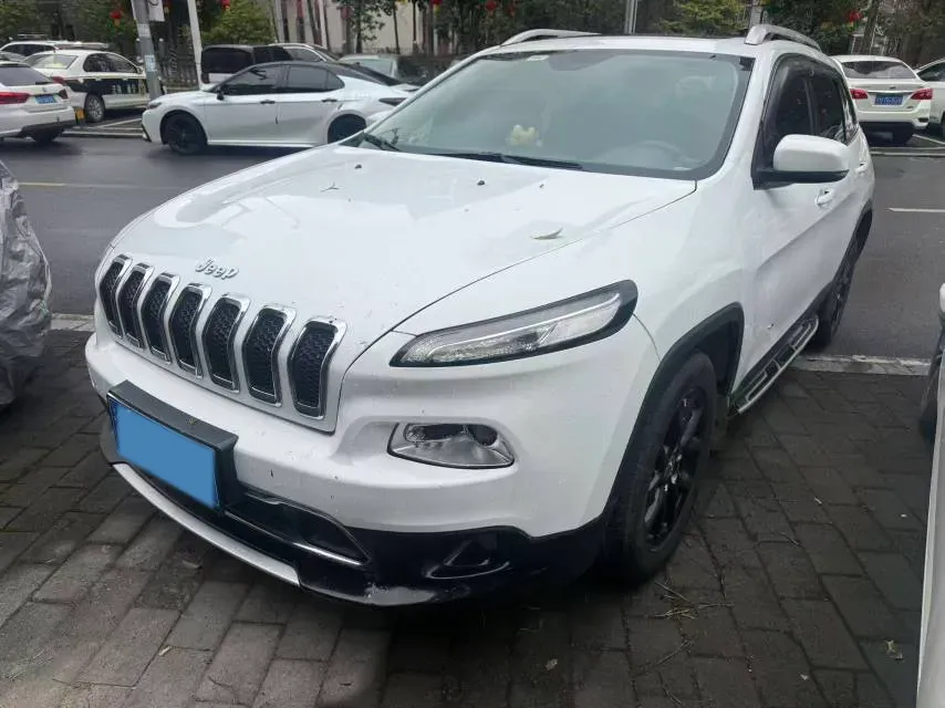 2017 Jeep Cherokee 2.0L 155HP L4 9AT,autocango,china used car exporter,china ev exporter,chinese used car exporter,chinese used ev exporter