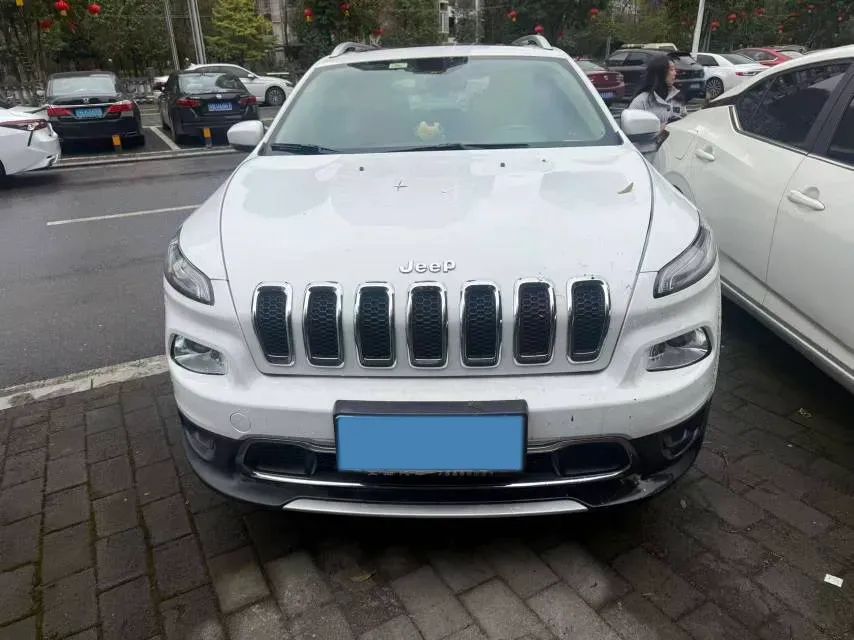 2017 Jeep Cherokee 2.0L 155HP L4 9AT,autocango,china used car exporter,china ev exporter,chinese used car exporter,chinese used ev exporter