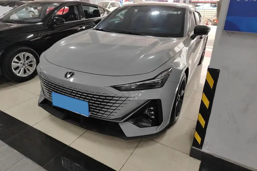 2022 ChangAn UNI-V 1.5T 188HP L4 7DCT,autocango,china used car exporter,china ev exporter,chinese used car exporter,chinese used ev exporter