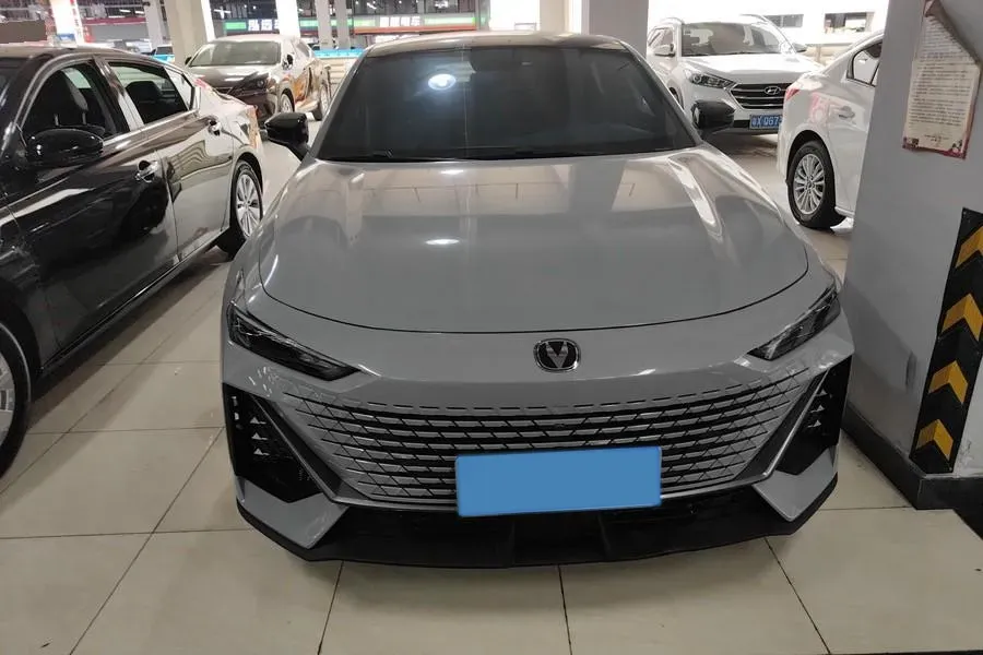 2022 ChangAn UNI-V 1.5T 188HP L4 7DCT,autocango,china used car exporter,china ev exporter,chinese used car exporter,chinese used ev exporter