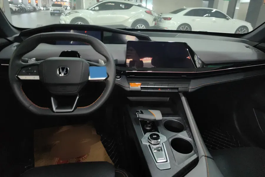 2022 ChangAn UNI-V 1.5T 188HP L4 7DCT,autocango,china used car exporter,china ev exporter,chinese used car exporter,chinese used ev exporter