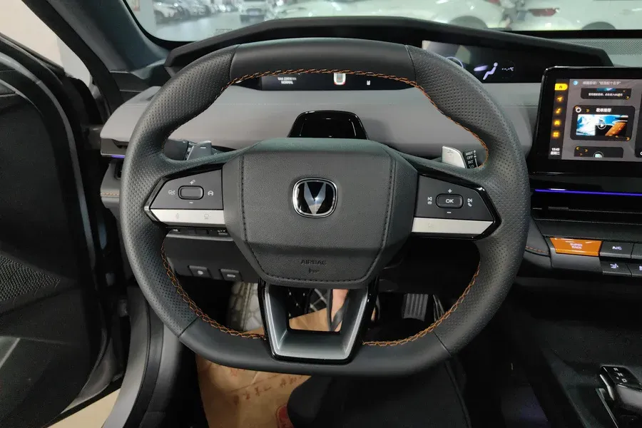 2022 ChangAn UNI-V 1.5T 188HP L4 7DCT,autocango,china used car exporter,china ev exporter,chinese used car exporter,chinese used ev exporter