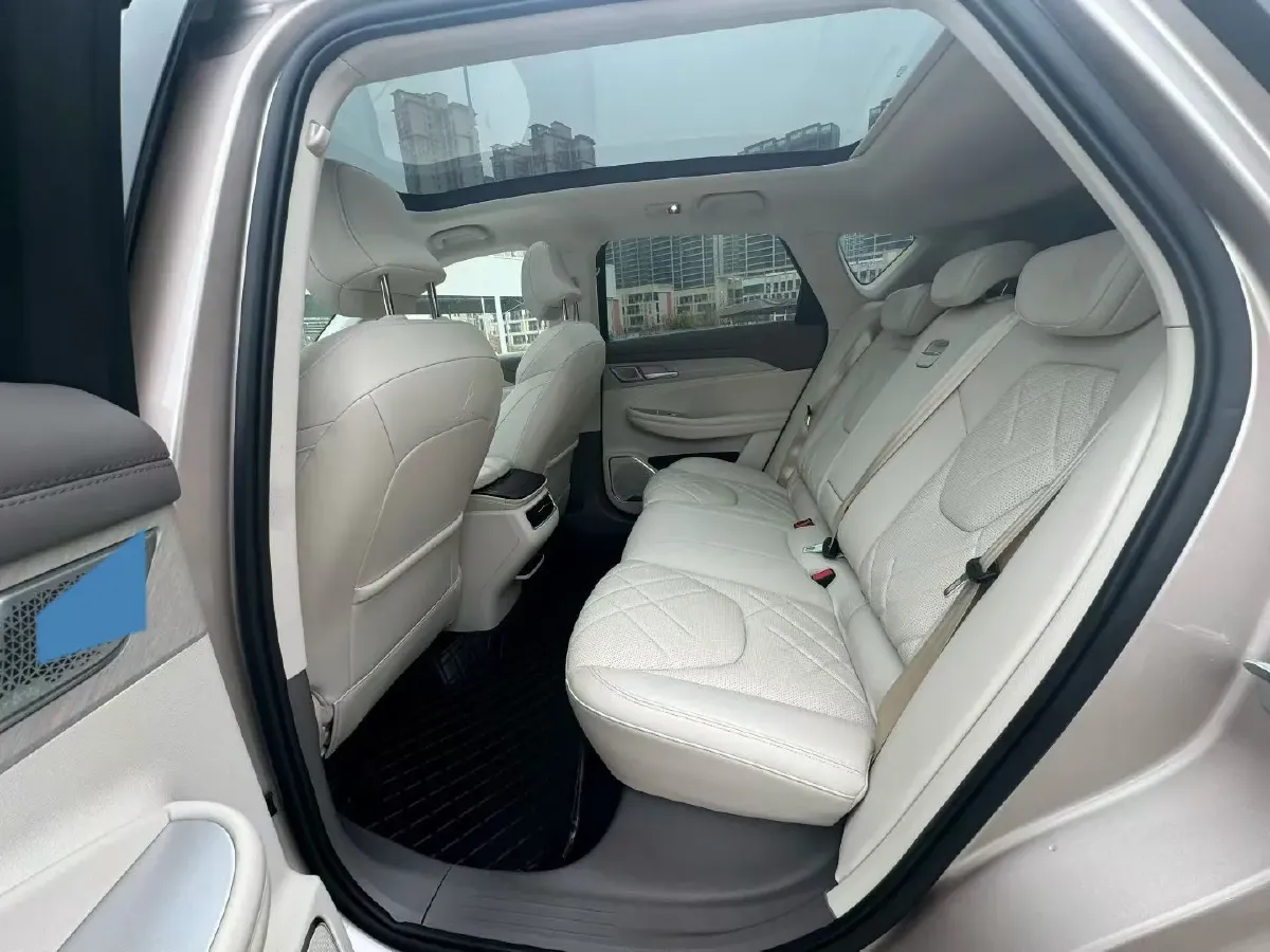 2025 ARCFOX αT6 BEV,autocango,china used car exporter,china ev exporter,chinese used car exporter,chinese used ev exporter