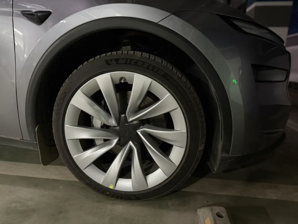 2025 Tesla Model Y BEV 62.5KWH,autocango,china used car exporter,china ev exporter,chinese used car exporter,chinese used ev exporter