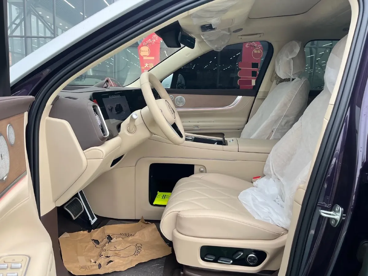 2025 AITO AITO M9 REEV 160HP REEV 52KWH,autocango,china used car exporter,china ev exporter,chinese used car exporter,chinese used ev exporter