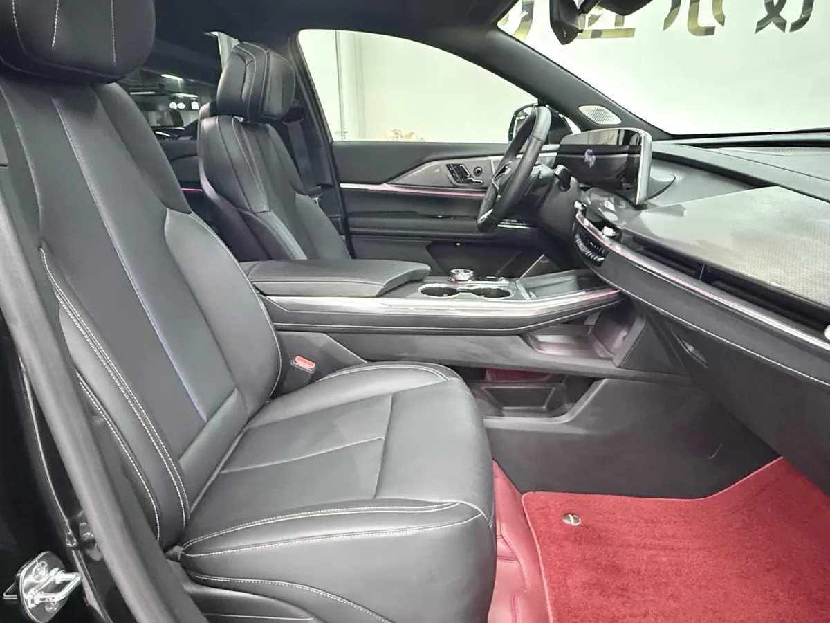 2025 Cadillac XT5 2.0T 237HP L4 9AT,autocango,china used car exporter,china ev exporter,chinese used car exporter,chinese used ev exporter