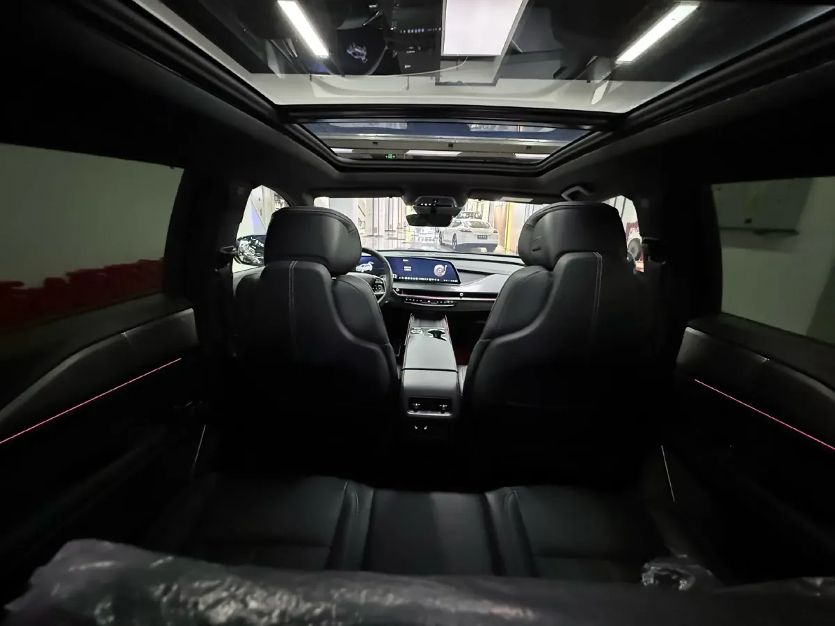 2025 Cadillac XT5 2.0T 237HP L4 9AT,autocango,china used car exporter,china ev exporter,chinese used car exporter,chinese used ev exporter