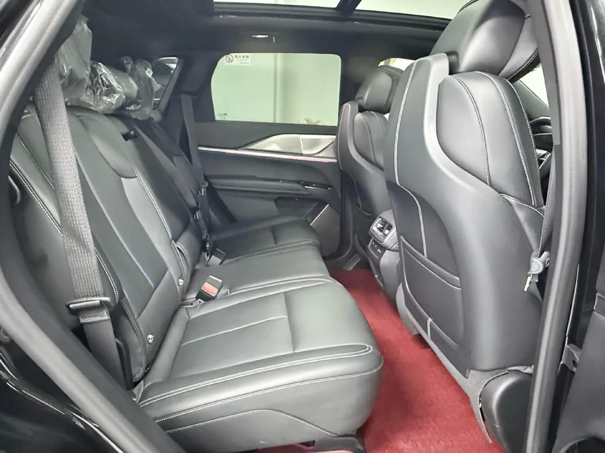 2025 Cadillac XT5 2.0T 237HP L4 9AT,autocango,china used car exporter,china ev exporter,chinese used car exporter,chinese used ev exporter