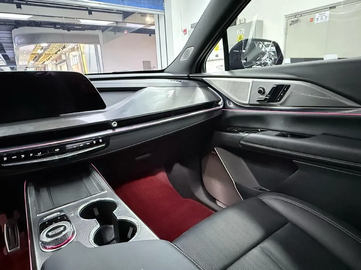 2025 Cadillac XT5 2.0T 237HP L4 9AT,autocango,china used car exporter,china ev exporter,chinese used car exporter,chinese used ev exporter