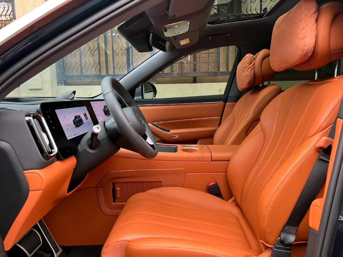 2025 AITO AITO M8 REEV 160HP REEV 53.4KWH,autocango,china used car exporter,china ev exporter,chinese used car exporter,chinese used ev exporter