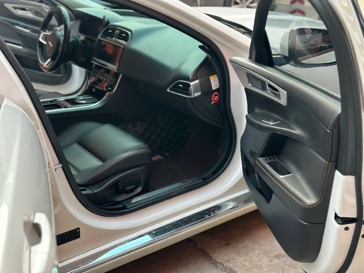 2019 Land Rover Discovery Sport 2.0T 200HP L4 9AT,autocango,china used car exporter,china ev exporter,chinese used car exporter,chinese used ev exporter