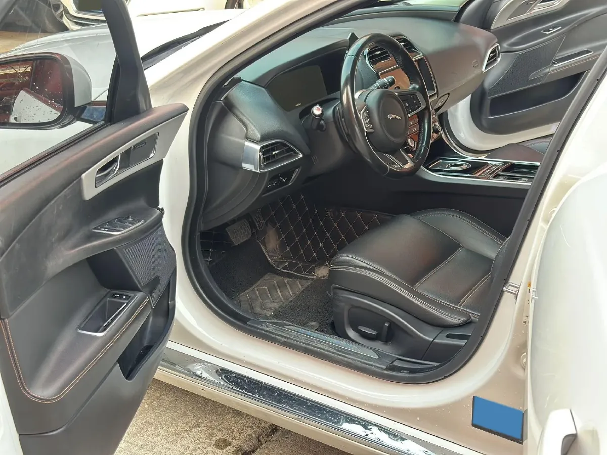 2019 Land Rover Discovery Sport 2.0T 200HP L4 9AT,autocango,china used car exporter,china ev exporter,chinese used car exporter,chinese used ev exporter