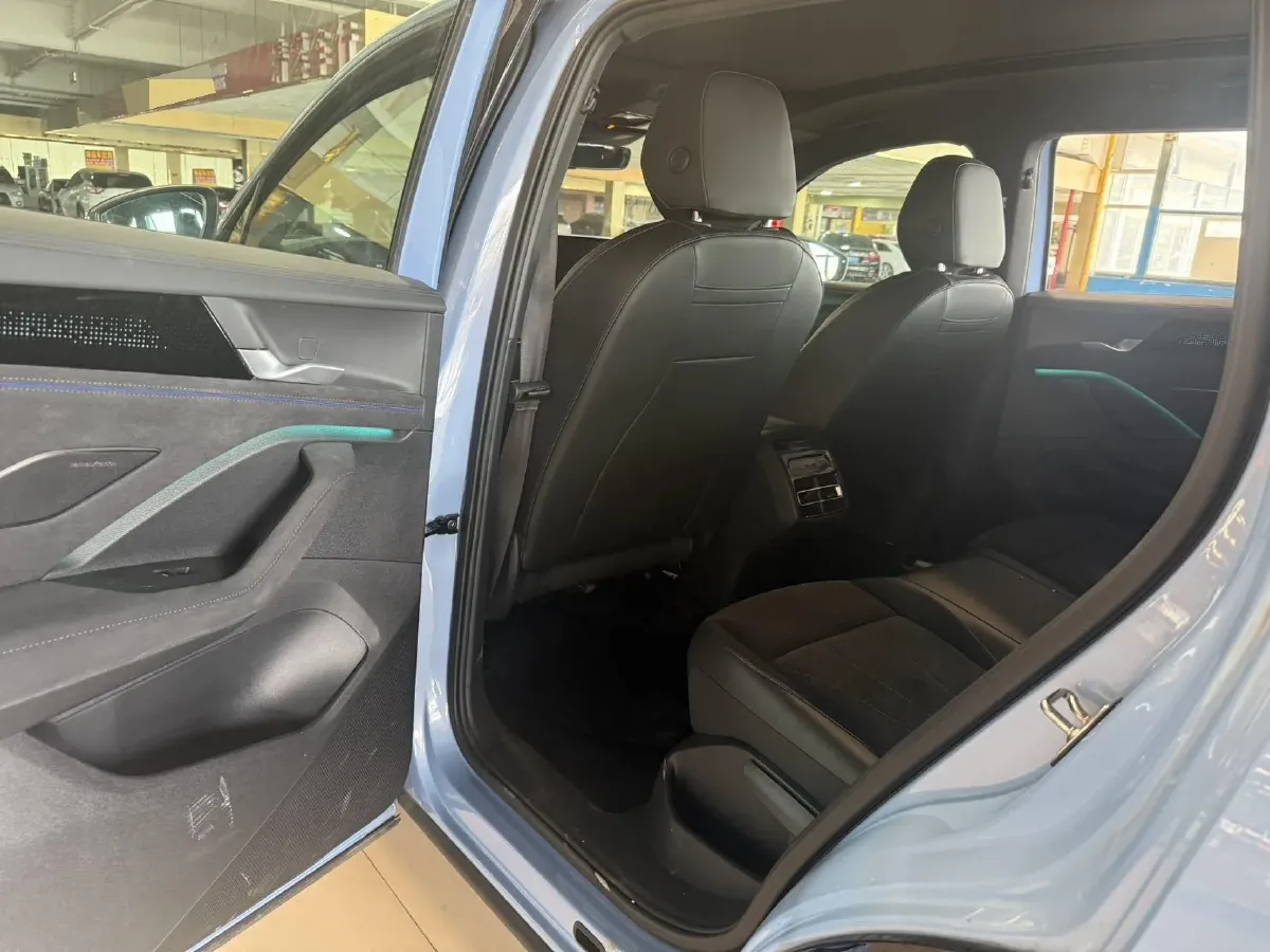 2024 Volkswagen Tiguan L 2.0T 220HP L4 7DCT,autocango,china used car exporter,china ev exporter,chinese used car exporter,chinese used ev exporter