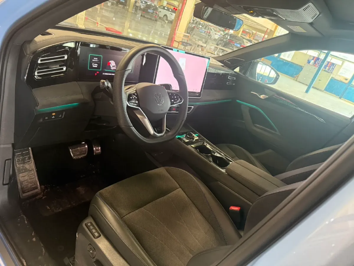 2024 Volkswagen Tiguan L 2.0T 220HP L4 7DCT,autocango,china used car exporter,china ev exporter,chinese used car exporter,chinese used ev exporter