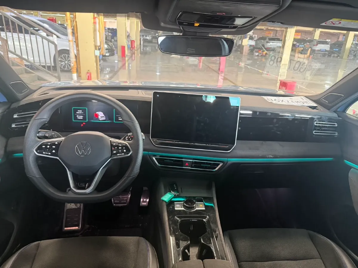 2024 Volkswagen Tiguan L 2.0T 220HP L4 7DCT,autocango,china used car exporter,china ev exporter,chinese used car exporter,chinese used ev exporter